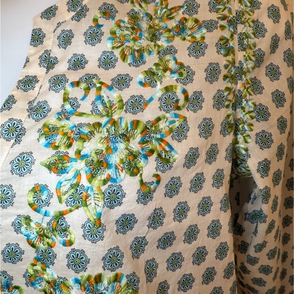 Johnny Was Azalea Embroidered Tunic. Medium - Picture 2 of 11